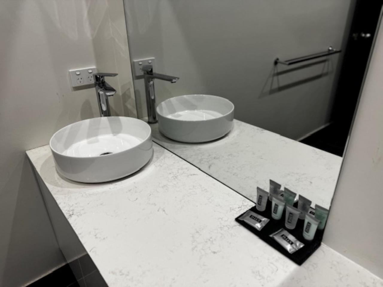 The Hampden Suites Уогга-Уогга Экстерьер фото